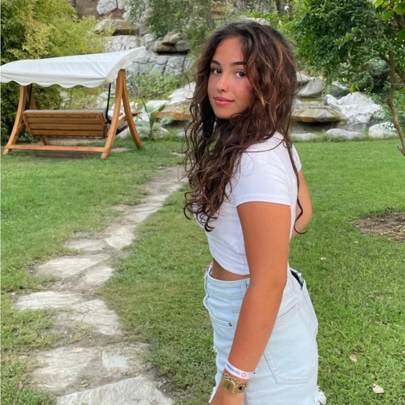 Meet your Posher - Picture 2 of 9